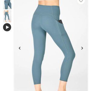 SOLD! 🌟 Fabletics Oasis High-Waisted Capri Legging